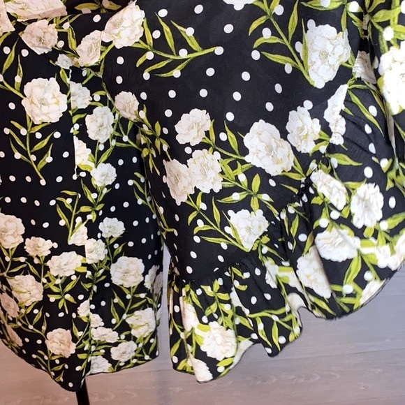 Star Fever Off-Shoulder Bell Sleeve with Ruffles - Picture 4 of 7